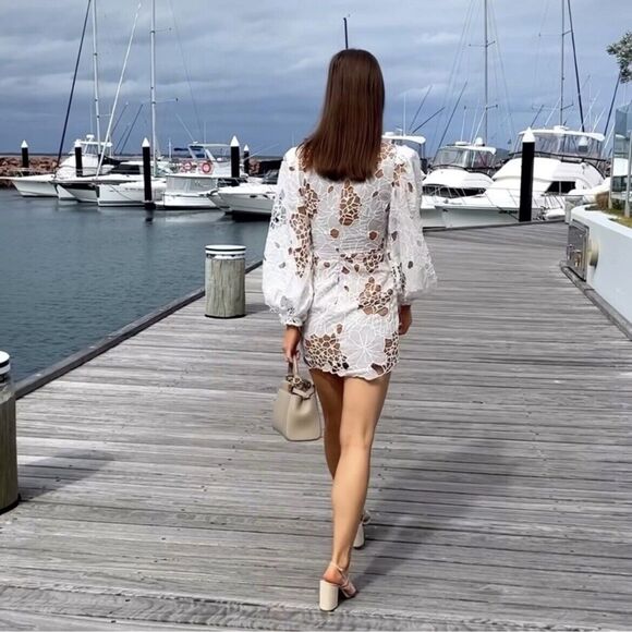 Elliatt Lotusland Embroidered Lace Mini Dress in White Size M - Picture 2 of 13